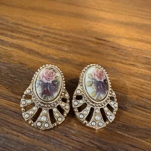 Vintage Floral Gold Earrings